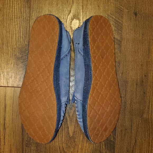 UGG Blue Slip On Moccasins - Picture 4 of 4